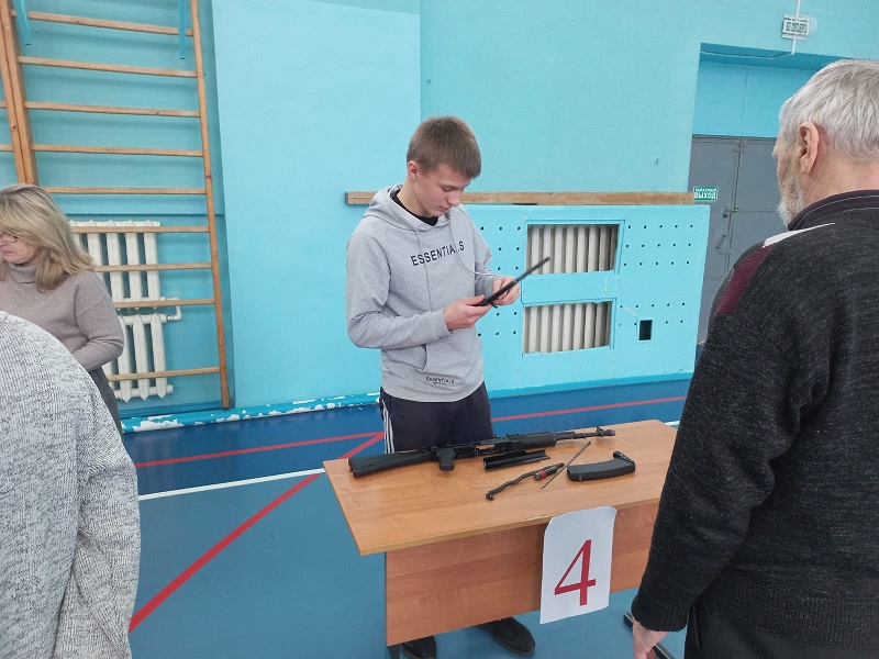 Муниципальные соревнования по разборке-сборке автомата Калашникова .